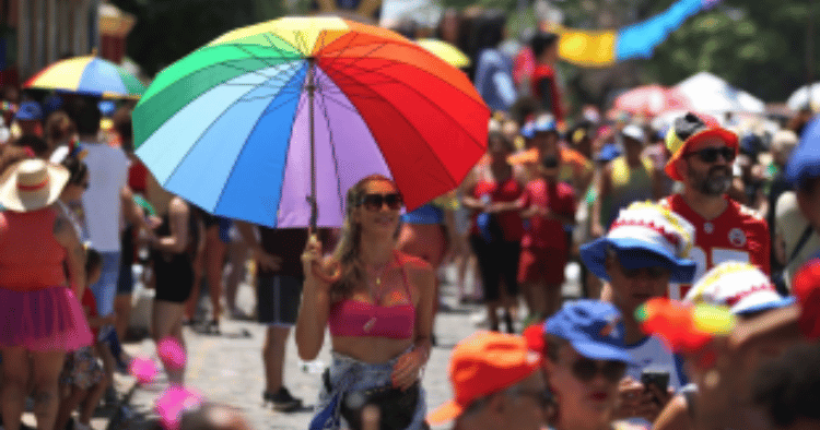 Carnaval de Pernambuco: Celebridades marcam festa em praças alternativas